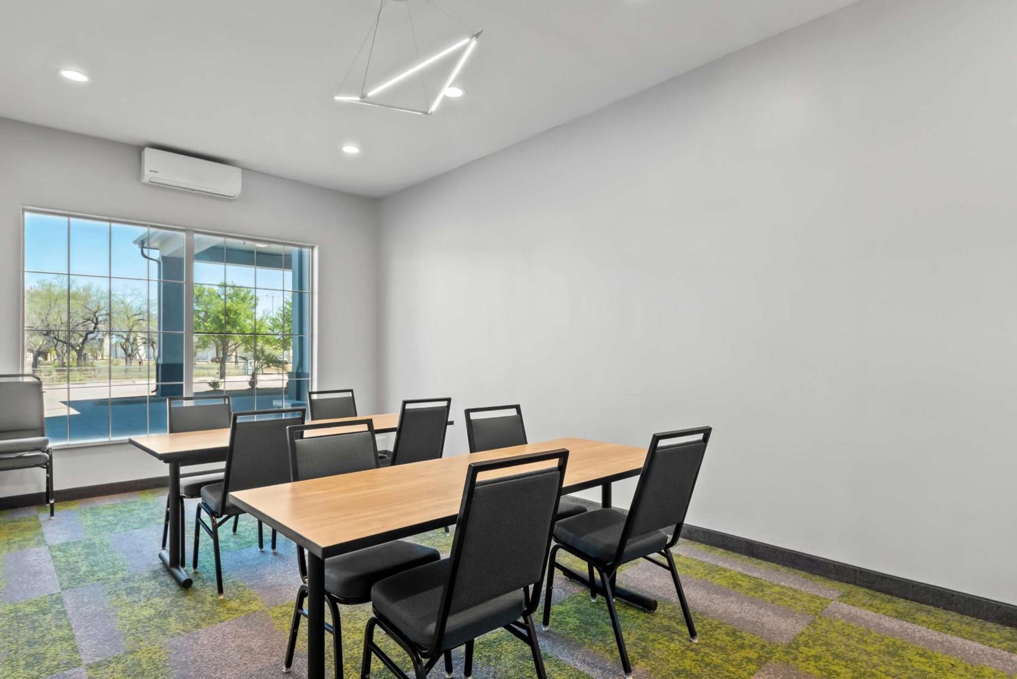 Hotel Spark By Hilton Selma